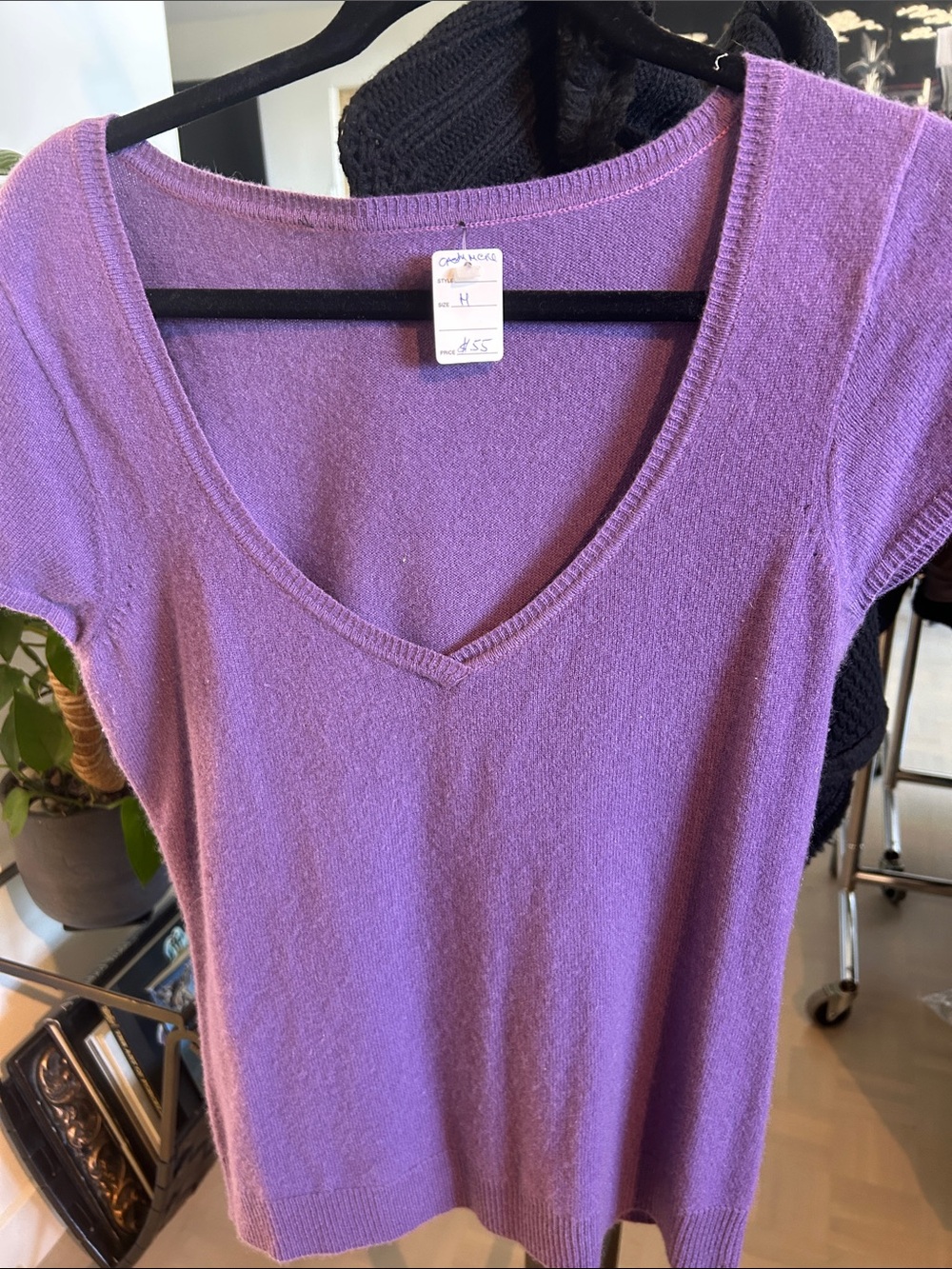 Cashmere Purple V-Neck Knit Top.cap sleeves